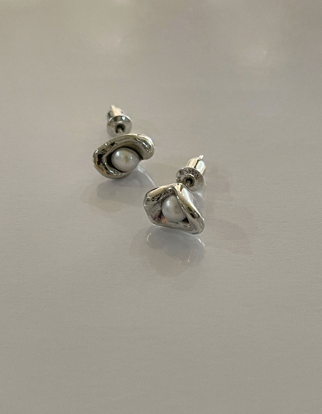 Pearl silver stud earring